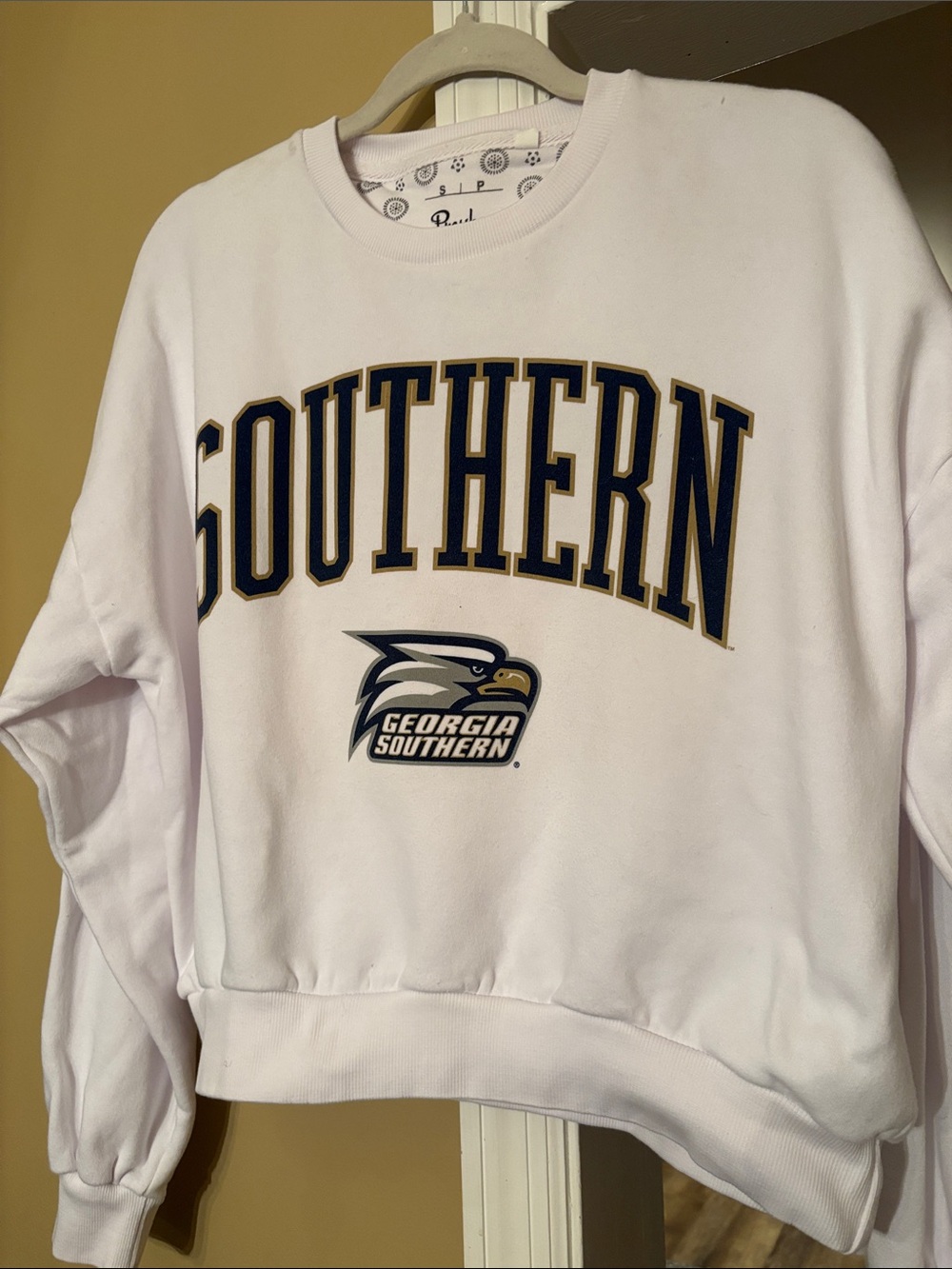 Pressbox White Crewneck Sweatshirt with Navy and Gold Southern Logo size small